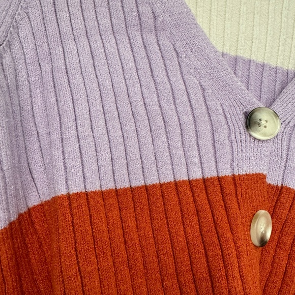 Smart cropped top, color block, soft material. Size- Extra Small, cardigan. - Picture 2 of 5